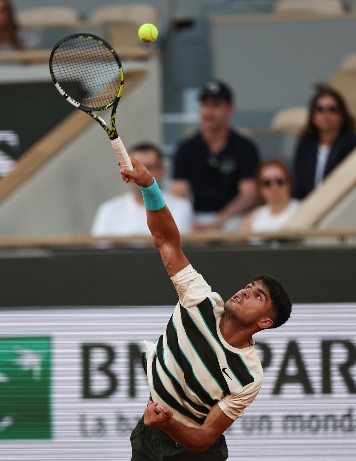 日本网球队完胜英国网球队，阿尔卡拉斯完成帽子戏法