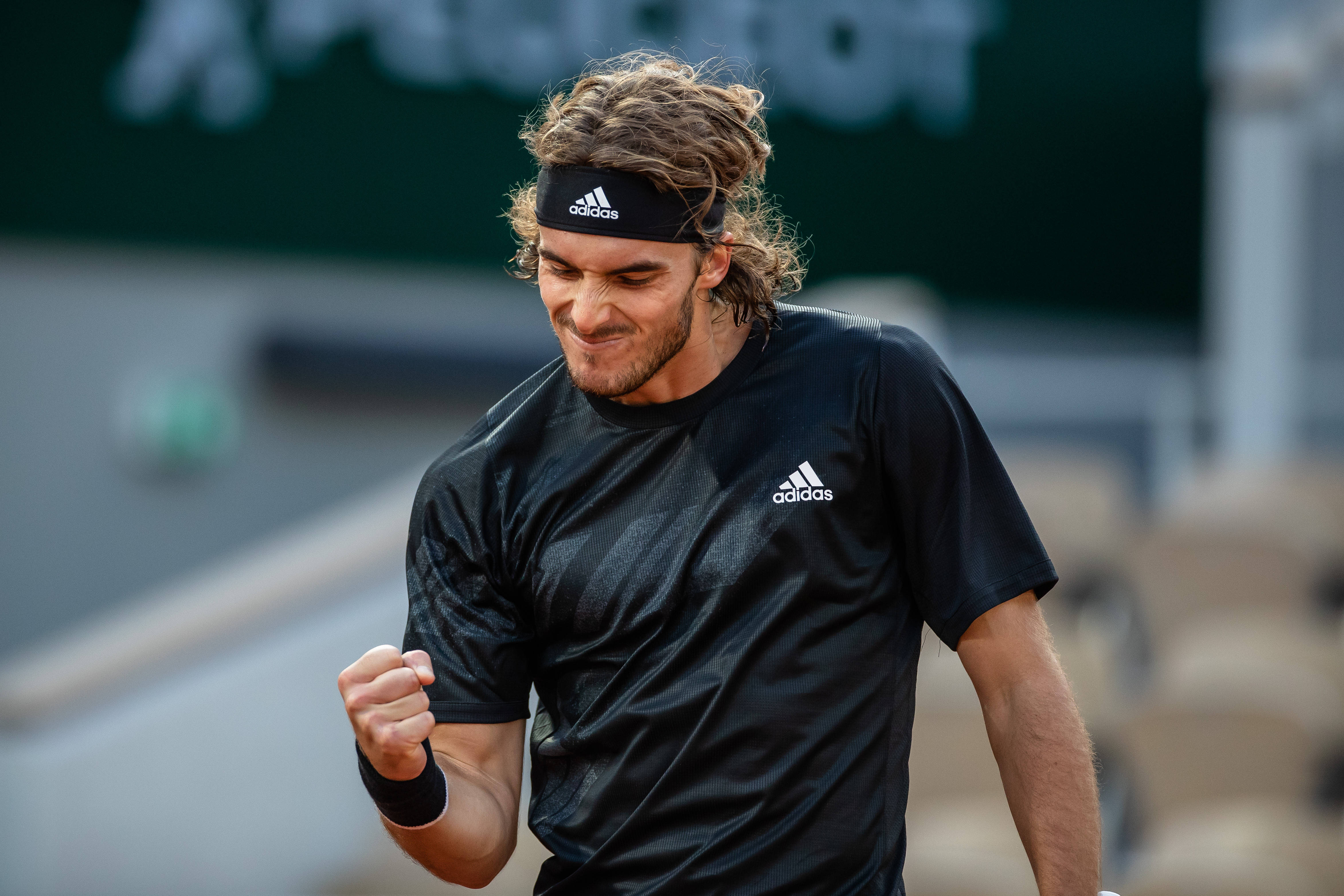 法国网球队逆转西班牙网球队，西西帕斯关键制胜的简单介绍