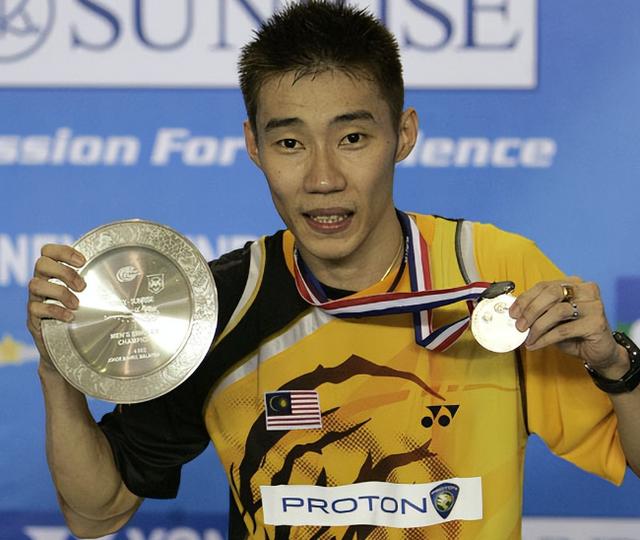 马来西亚羽毛球队轻取丹麦羽毛球队，李宗伟送出助攻