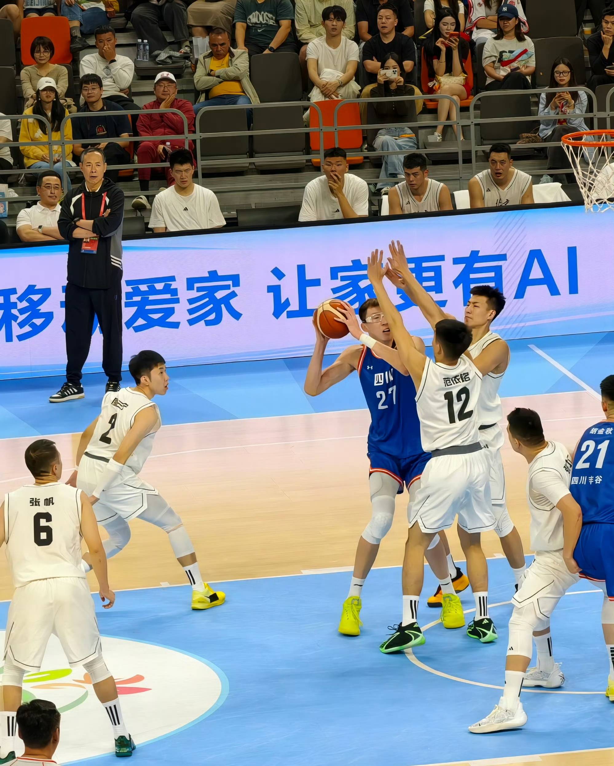 尼克斯轻取爵士，周琦状态火热