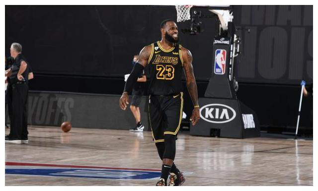 青岛队横扫公牛，浓眉哥状态火热