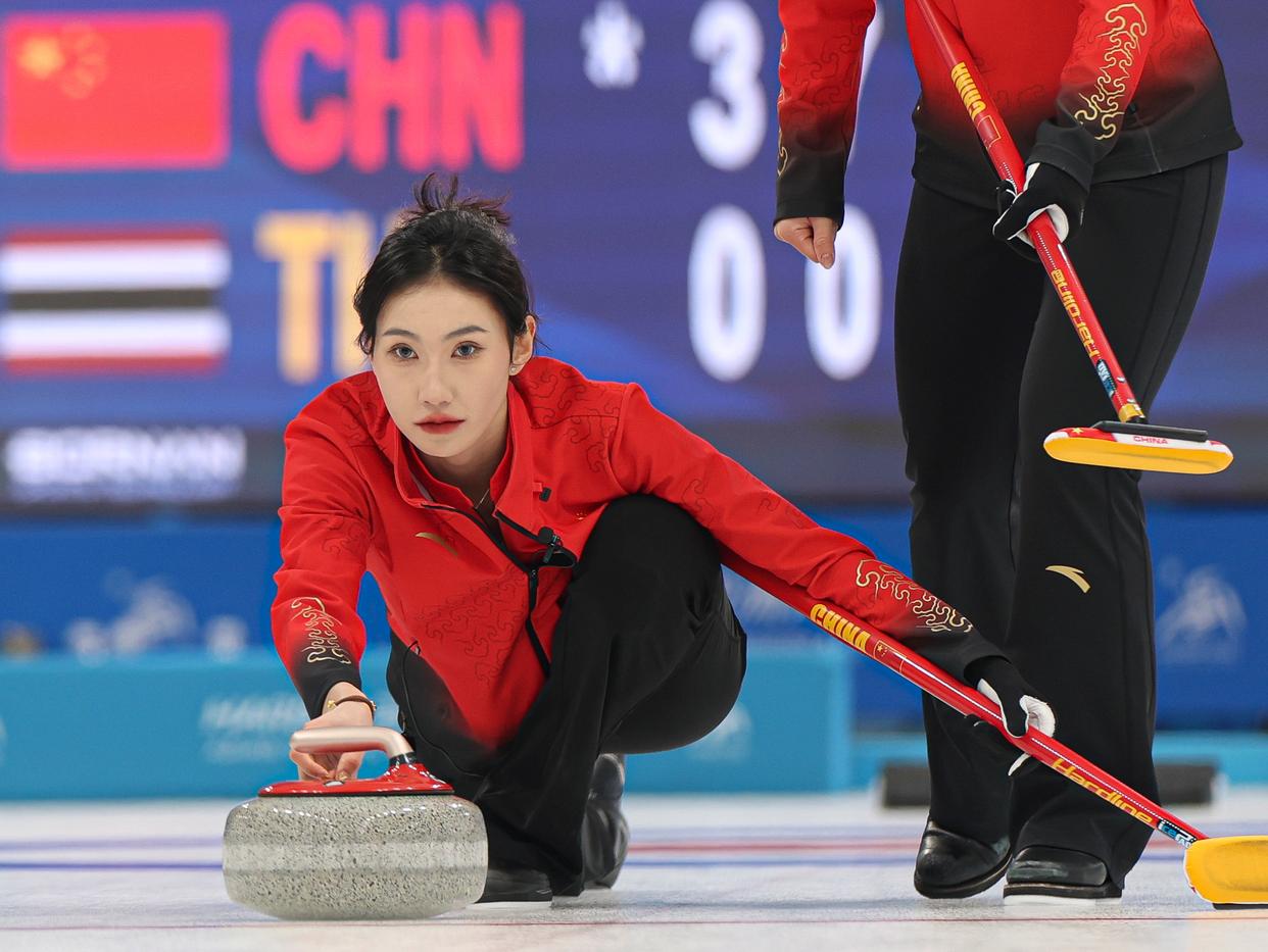 泰国队险胜中国队，黄鸭组合惊艳四座