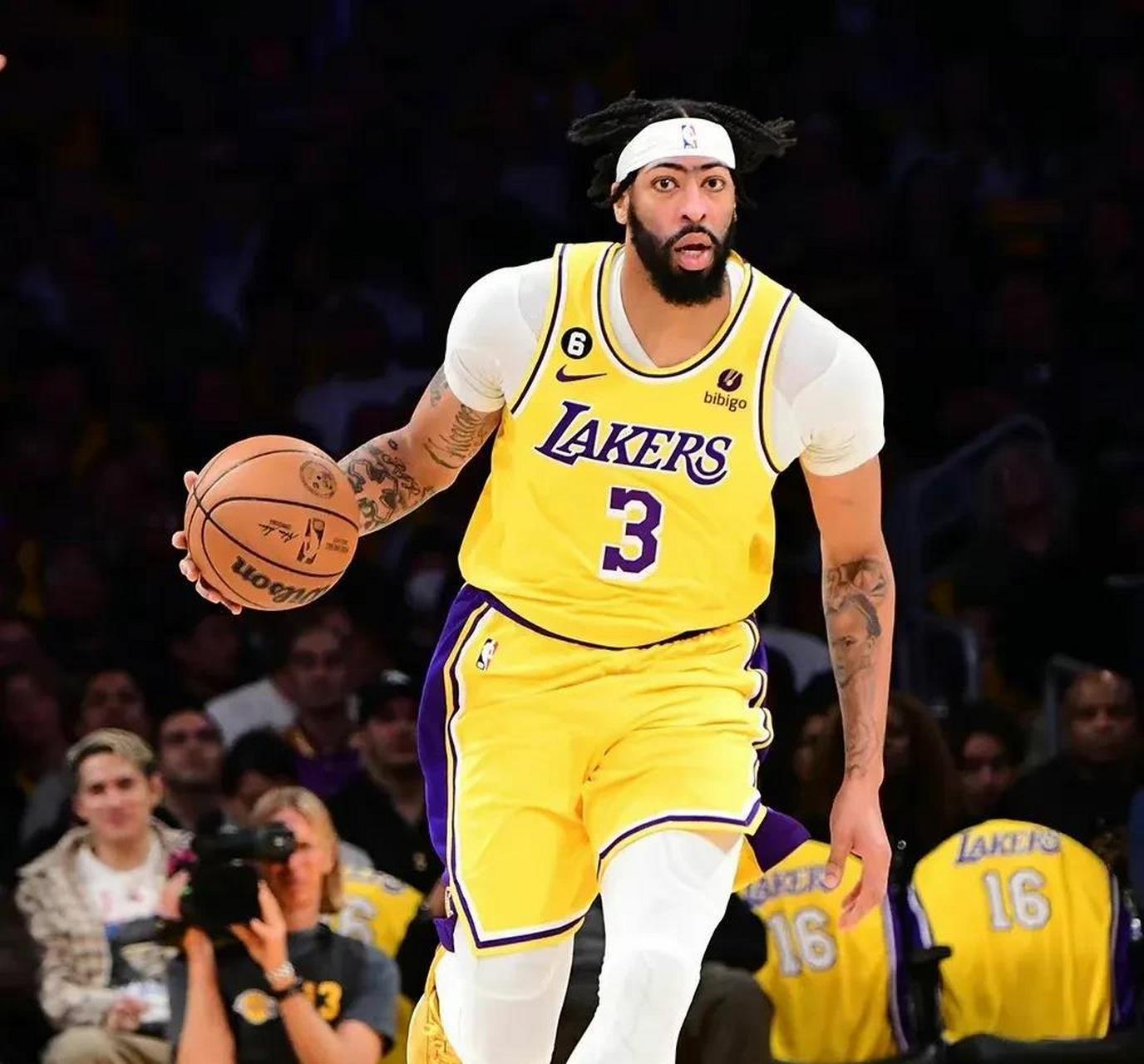 快船轻取山东队，范弗利特统治全场