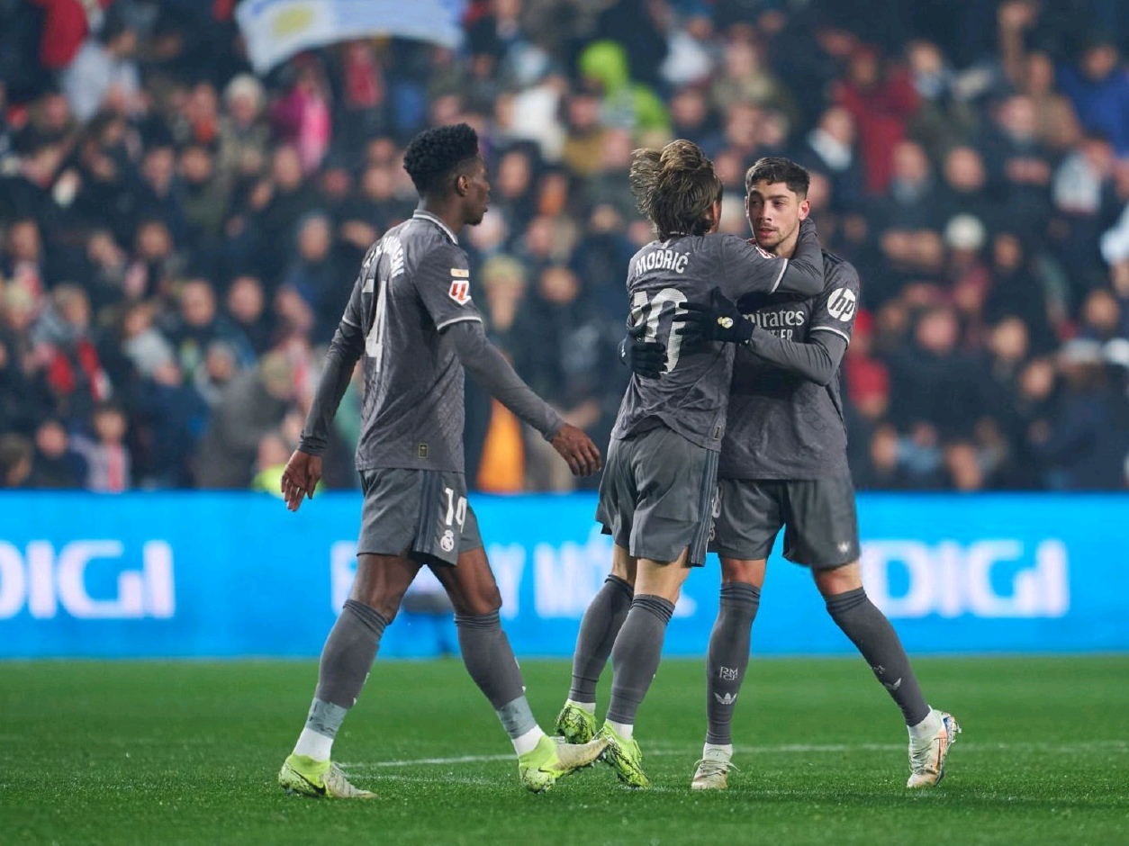 皇马抢得先机，攻守兼顾稳擒对手！