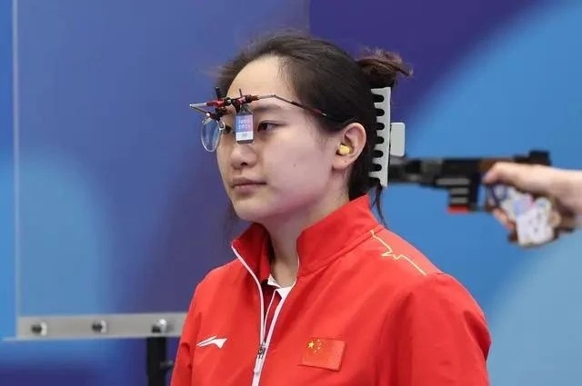 射击项目竞争极为激烈，英国选手夺冠乐开花