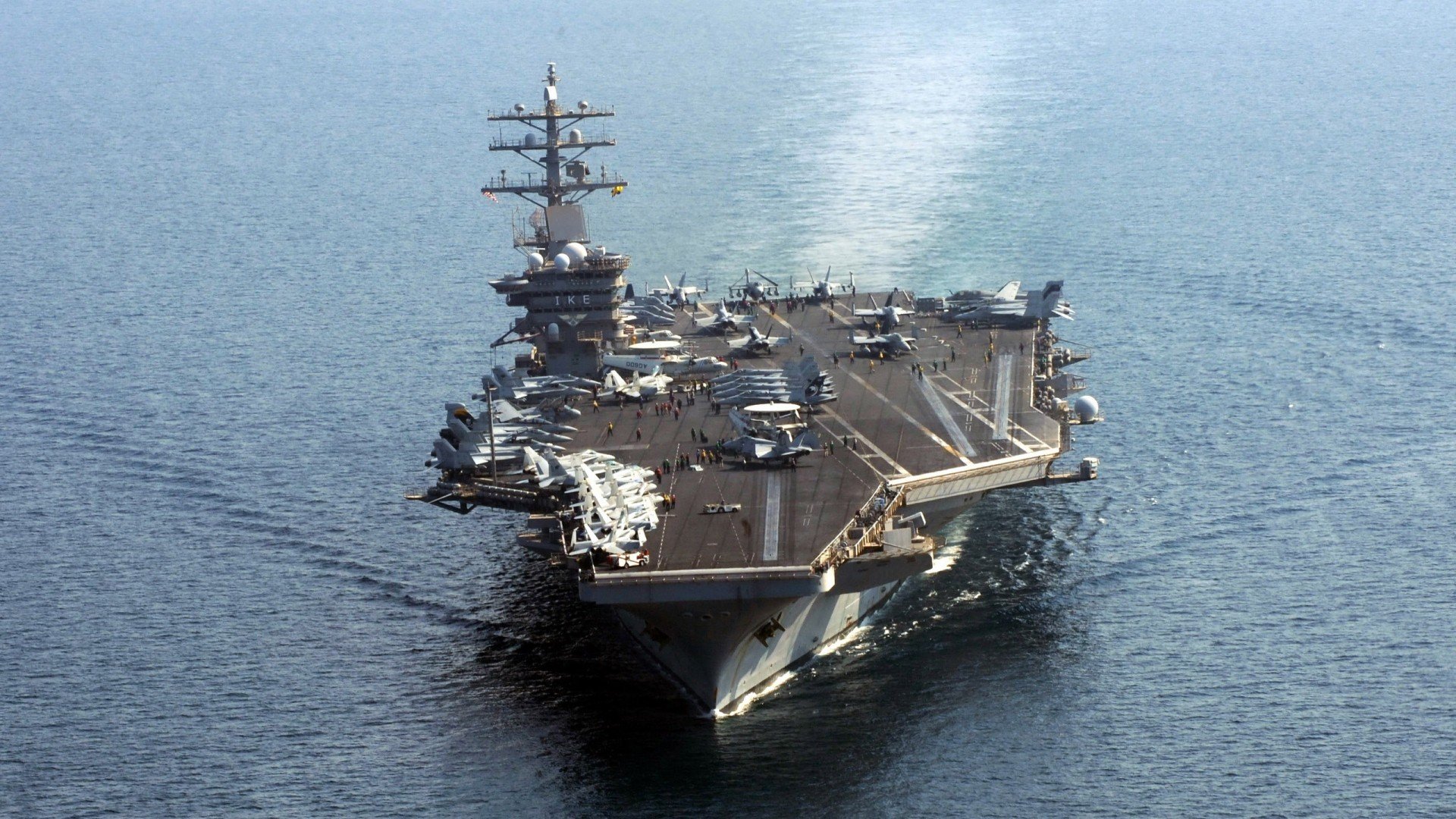 勒克莱尔一骑绝尘的独角戏下，迈凯伦与威廉姆斯的缠斗才是真正的高潮