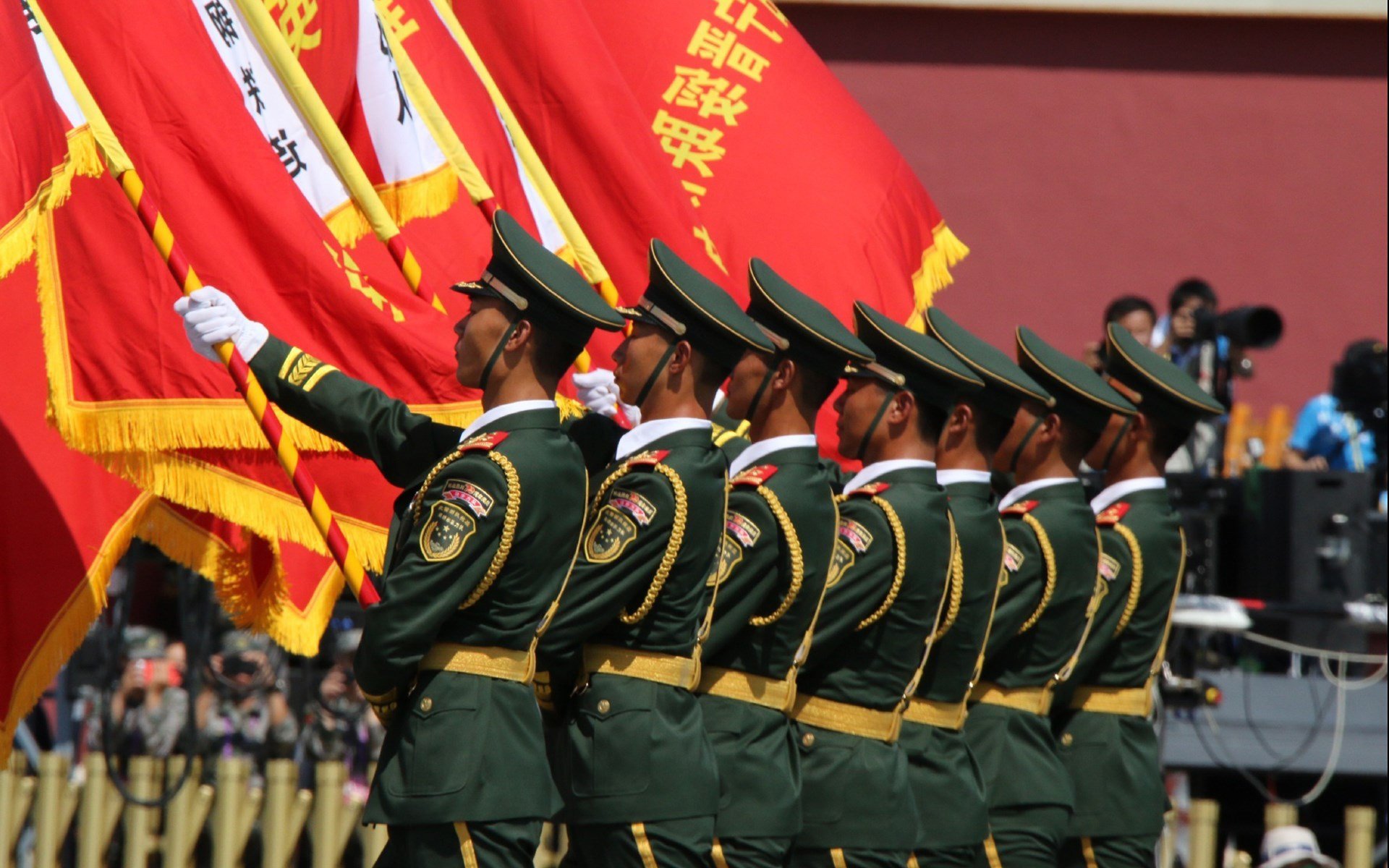 双线统治，当湖人掌控地心引力，范弗利特驯服街道脉搏